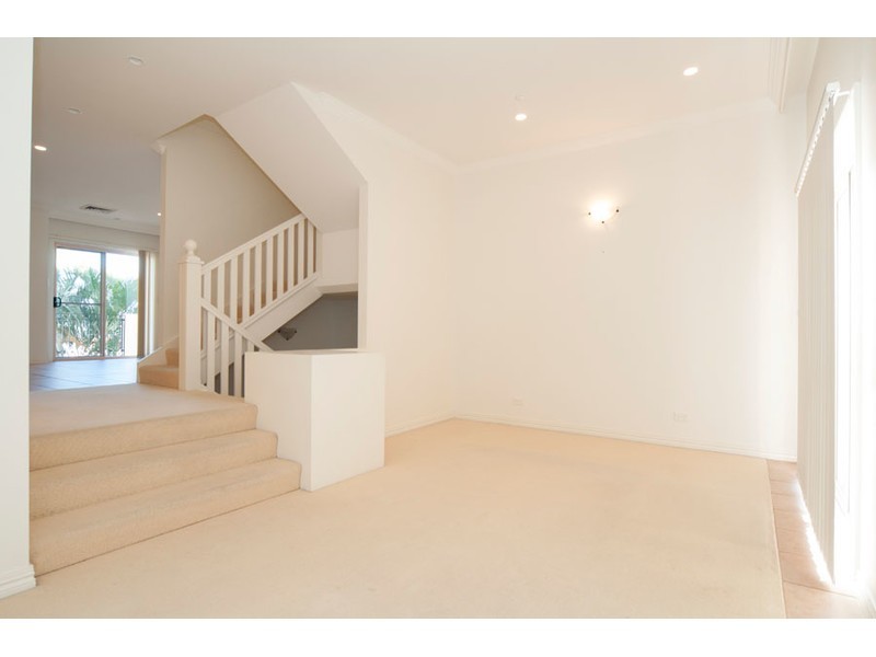 4/14 Pendraat Parade, Hope Island QLD 4212