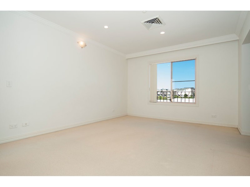 4/14 Pendraat Parade, Hope Island QLD 4212