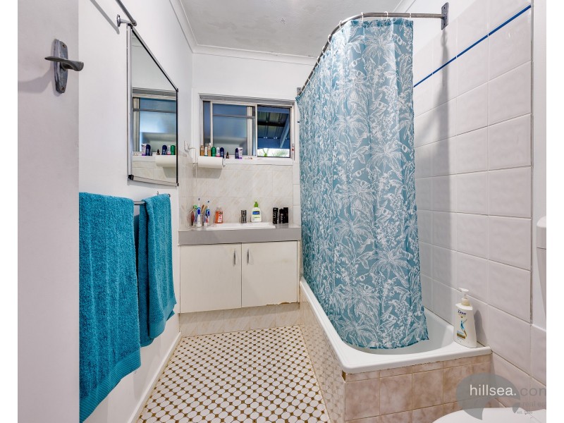 58 Errol Avenue, Paradise Point QLD 4216