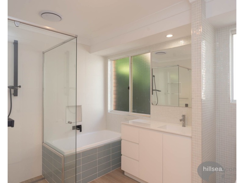 22 Dromana Crescent, Helensvale QLD 4212