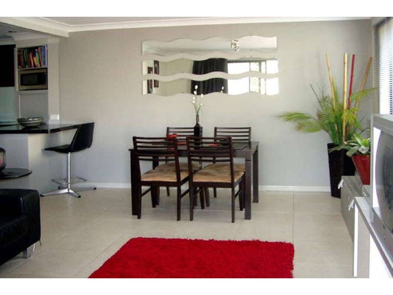 2/28 Errol Avenue, Paradise Point QLD 4216