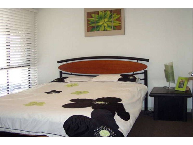 2/28 Errol Avenue, Paradise Point QLD 4216