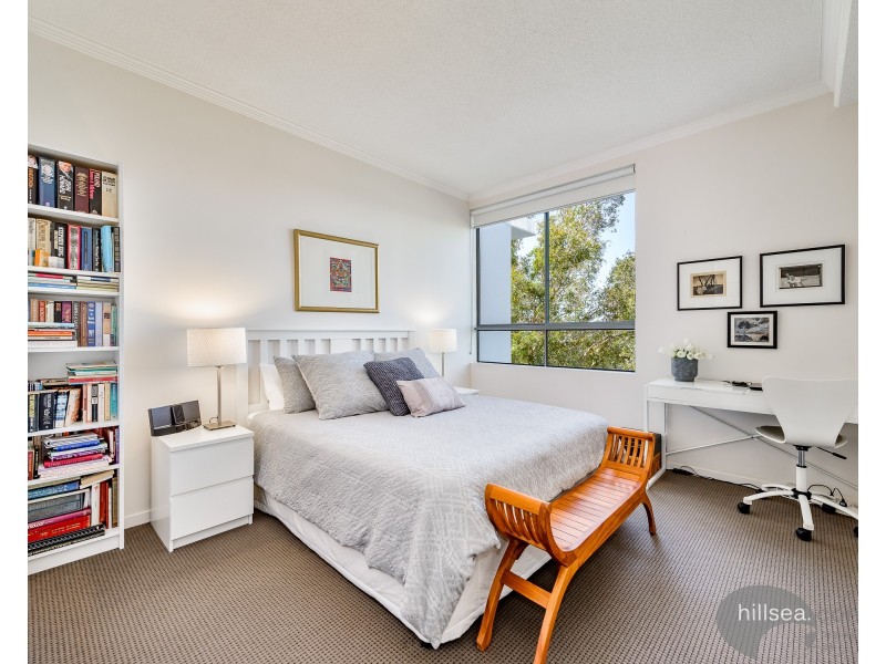 28 Bayview Street, Runaway Bay QLD 4216