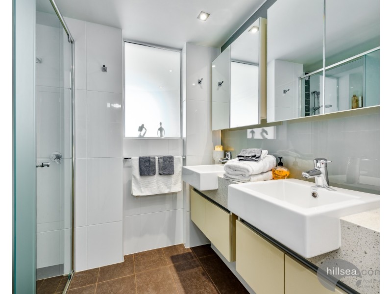 28 Bayview Street, Runaway Bay QLD 4216