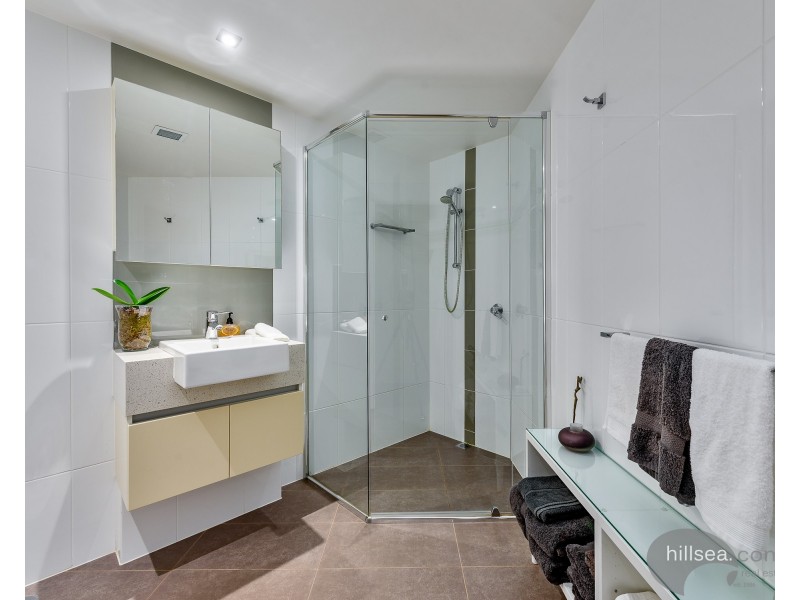 28 Bayview Street, Runaway Bay QLD 4216