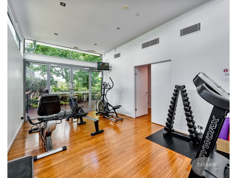 28 Bayview Street, Runaway Bay QLD 4216