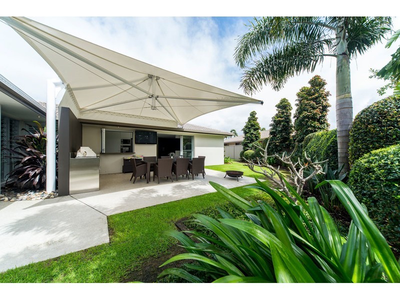 2 Tinba Court, Runaway Bay QLD 4216