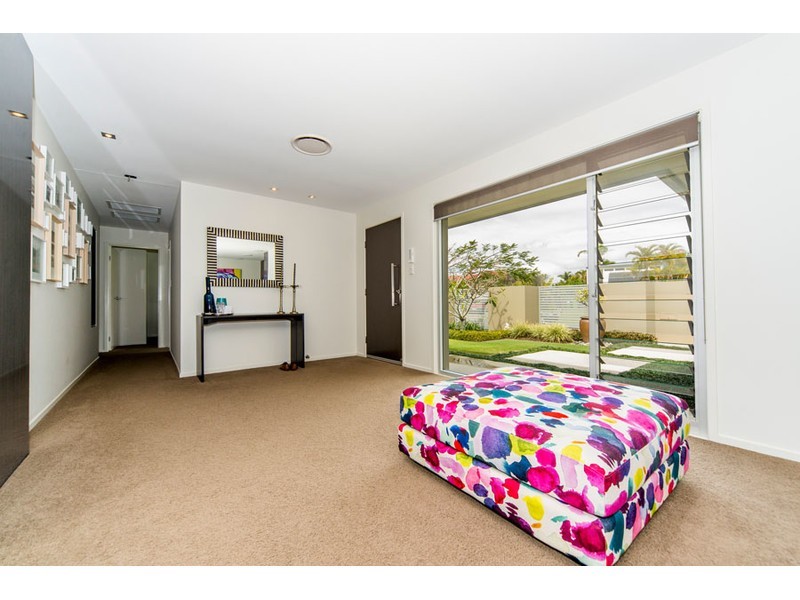 2 Tinba Court, Runaway Bay QLD 4216