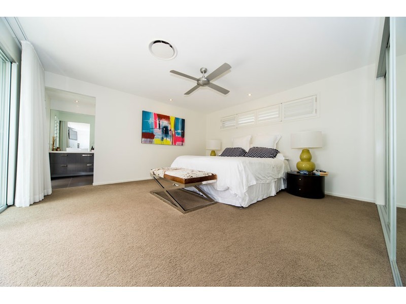 2 Tinba Court, Runaway Bay QLD 4216