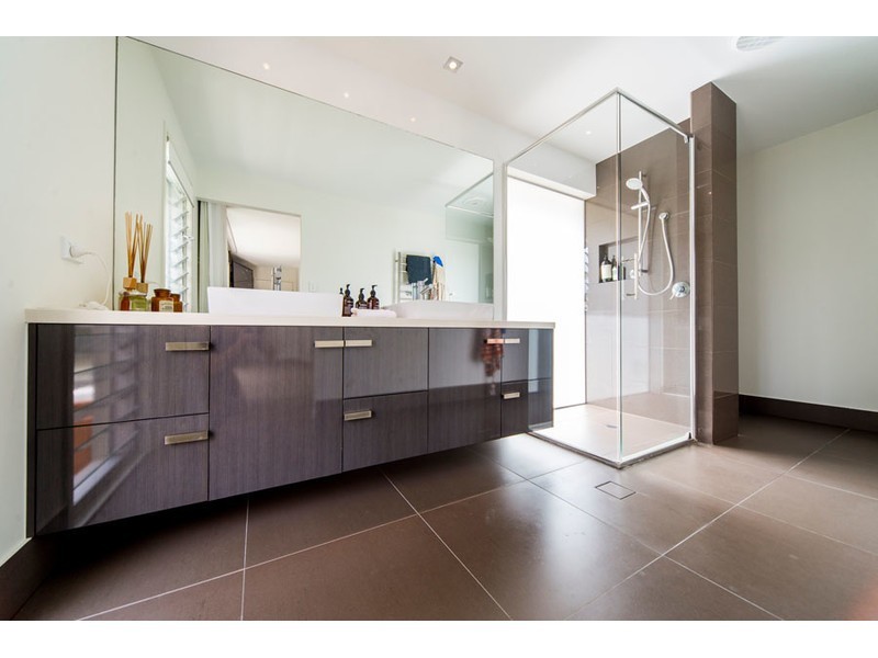 2 Tinba Court, Runaway Bay QLD 4216