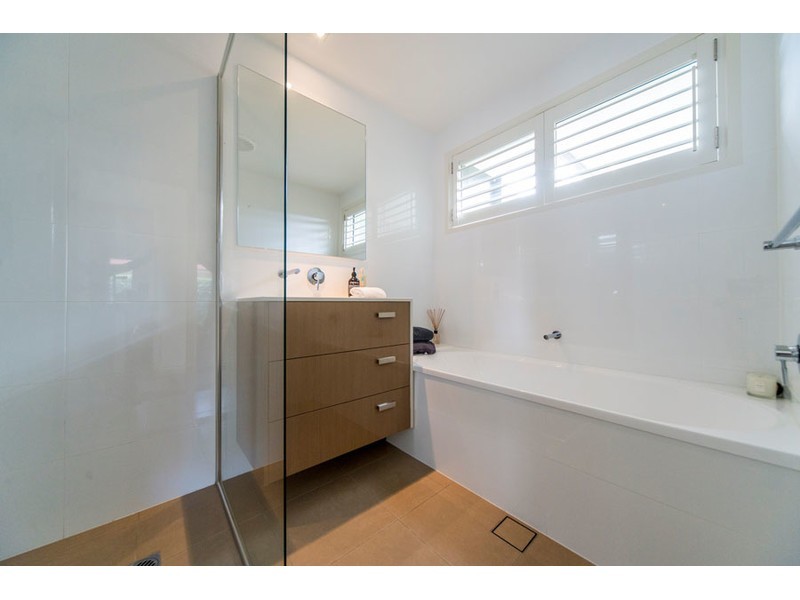 2 Tinba Court, Runaway Bay QLD 4216