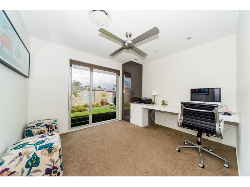 2 Tinba Court, Runaway Bay QLD 4216