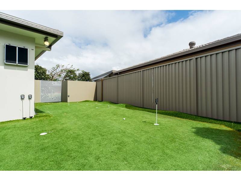 2 Tinba Court, Runaway Bay QLD 4216