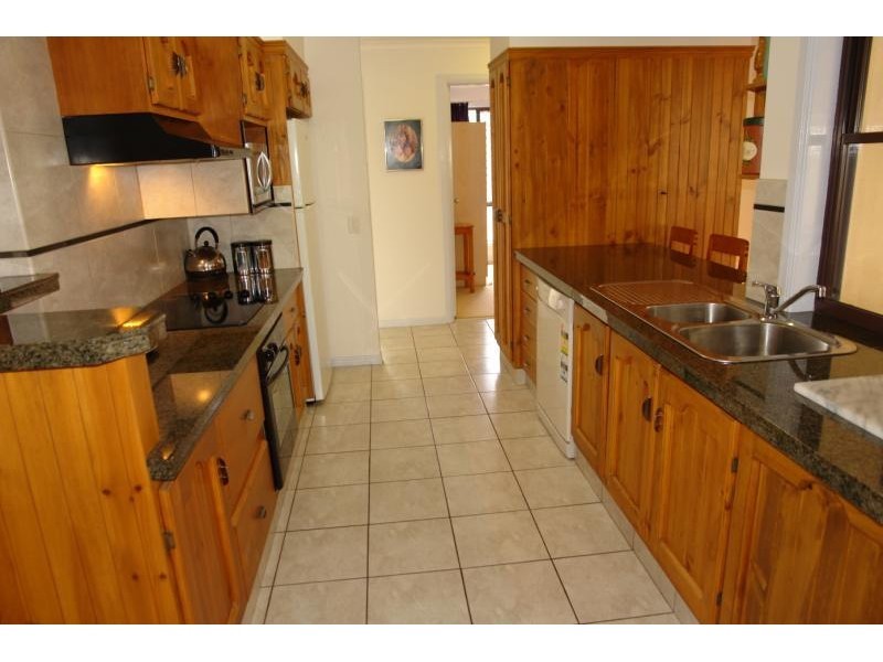 6 Tambo Court, Helensvale QLD 4212