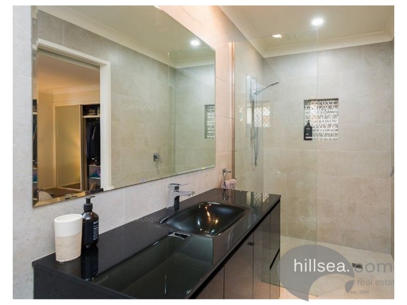 38 Sundown Drive, Paradise Point QLD 4216