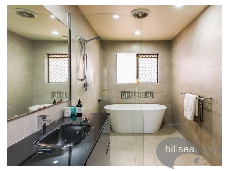38 Sundown Drive, Paradise Point QLD 4216