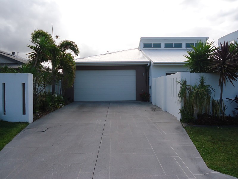 1 Trieste Court, Coombabah QLD 4216