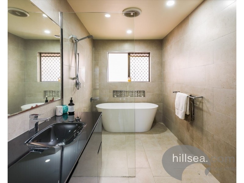 38 Sundown Drive, Paradise Point QLD 4216