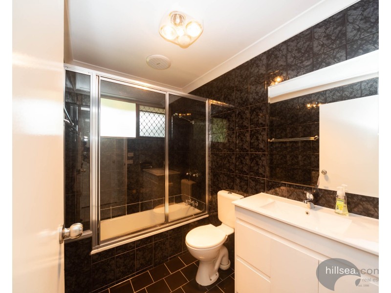 137 Kumbari Avenue, Labrador QLD 4215