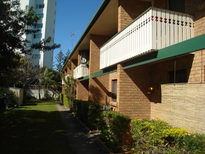 2/11 Frank Street, Labrador QLD 4215