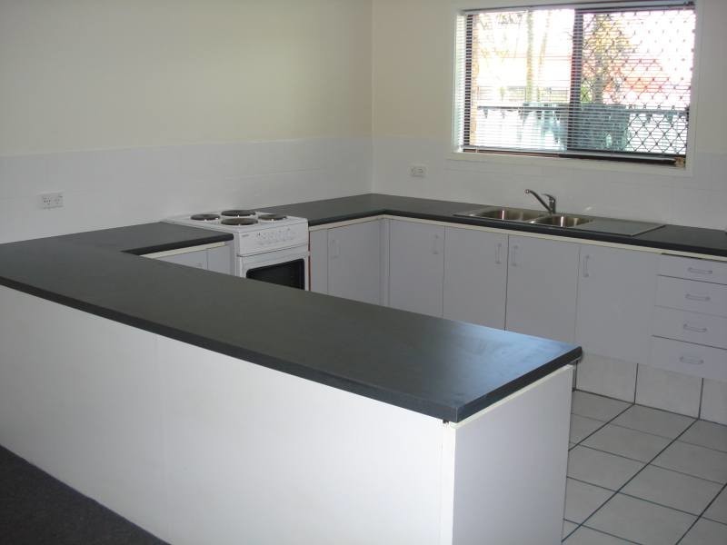 2/11 Frank Street, Labrador QLD 4215