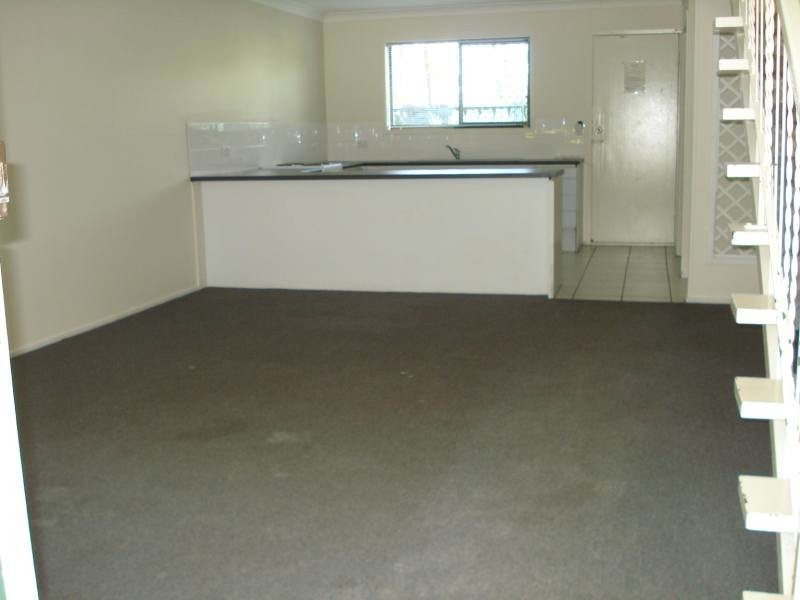 2/11 Frank Street, Labrador QLD 4215