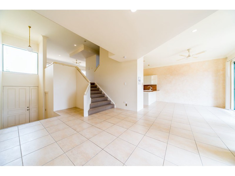29/3 Lee Road, Runaway Bay QLD 4216
