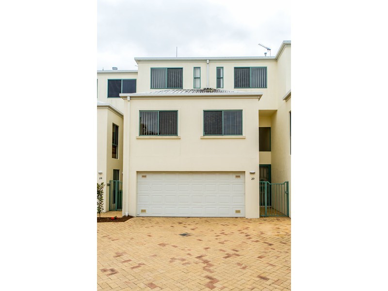 29/3 Lee Road, Runaway Bay QLD 4216