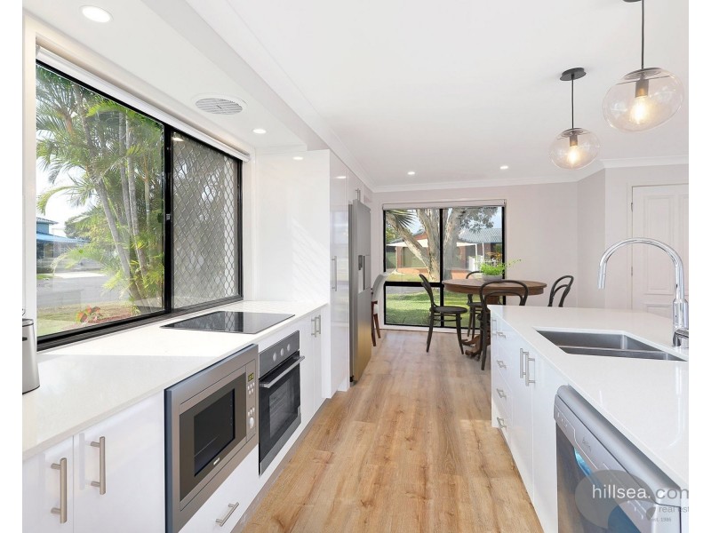 19 Lakefield Crescent, Paradise Point QLD 4216