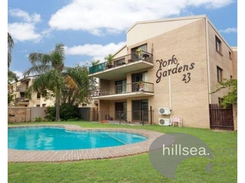 4/9 Bradford Street, Labrador QLD 4215