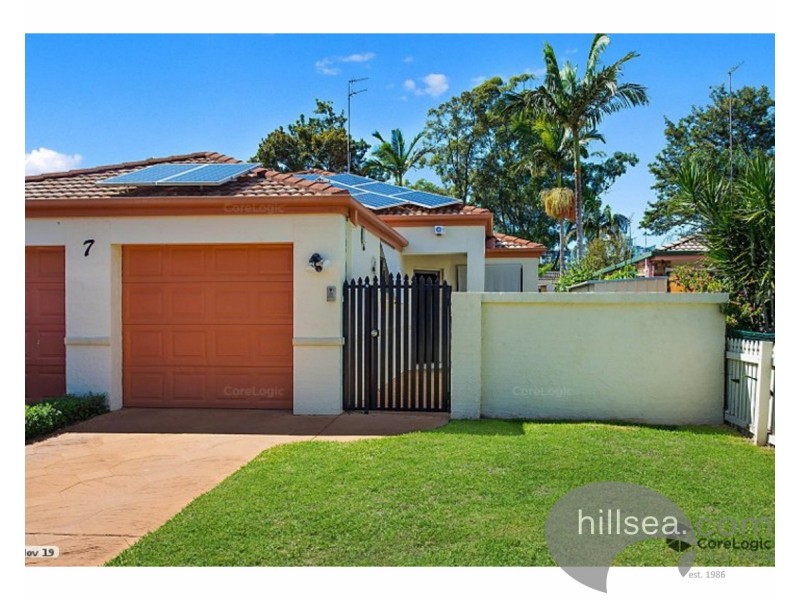 2/7 Coral Avenue, Labrador QLD 4215