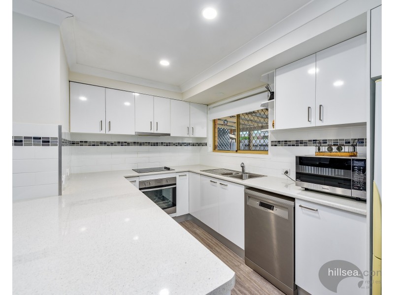 2/5 Burwood Court, Labrador QLD 4215