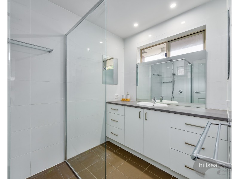 2/5 Burwood Court, Labrador QLD 4215