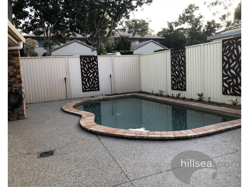 2/5 Burwood Court, Labrador QLD 4215