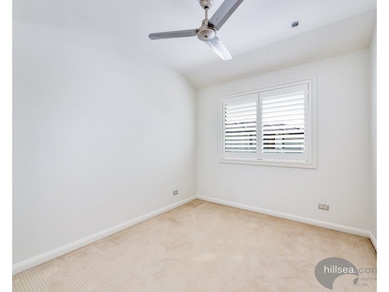 2/75 Broad Street, Labrador QLD 4215