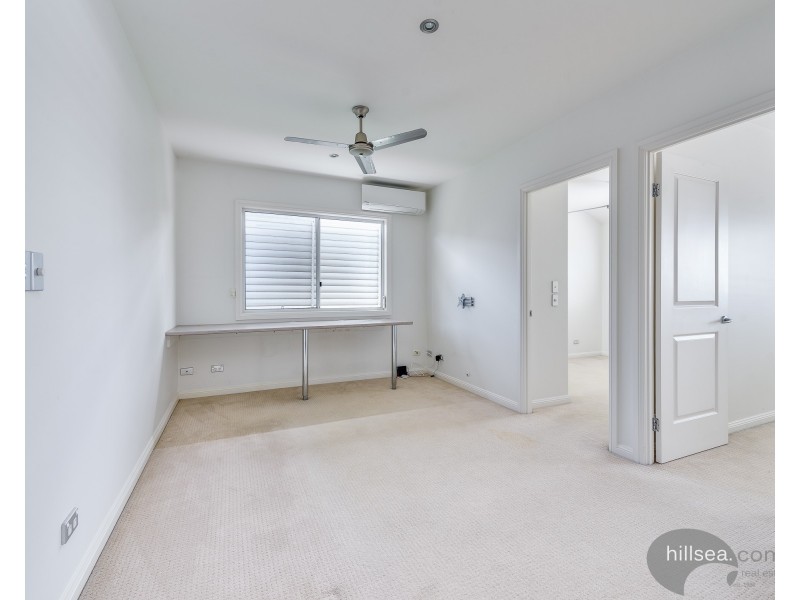 2/75 Broad Street, Labrador QLD 4215