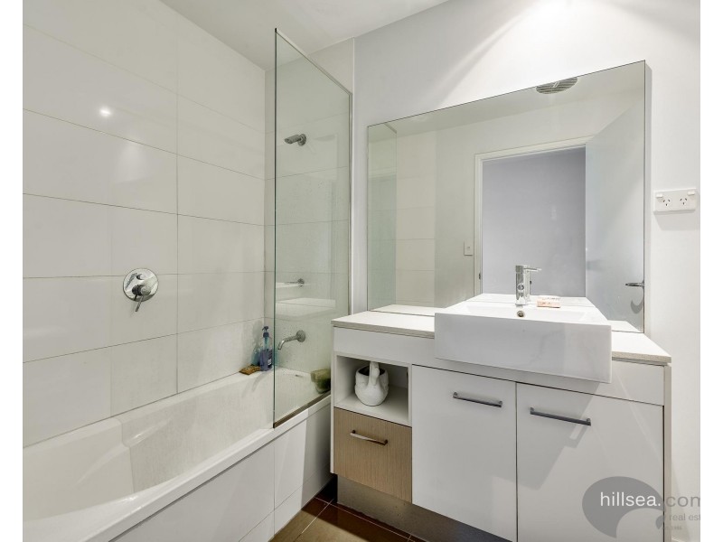 9/430 Pine Ridge Road, Coombabah QLD 4216