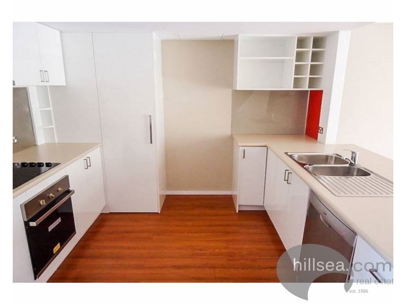 10/81 Olsen Avenue, Labrador QLD 4215