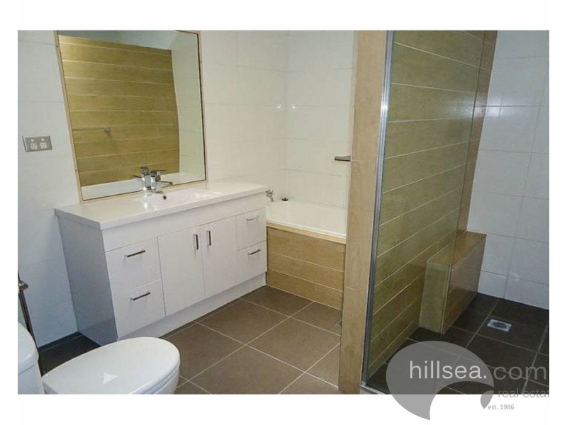 10/81 Olsen Avenue, Labrador QLD 4215