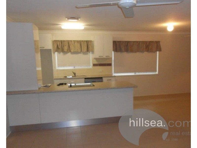 2/4 Geoffrey Avenue, Southport QLD 4215