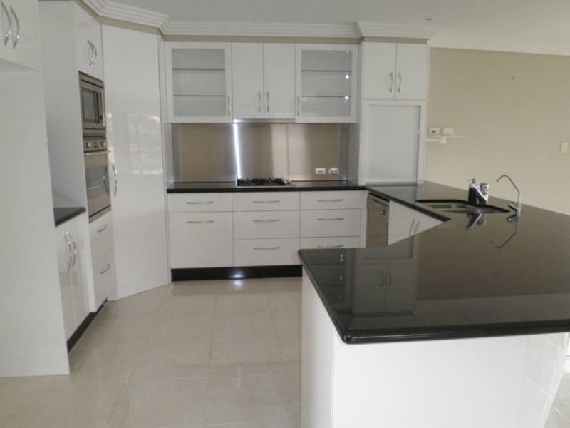 8 Marco Polo Place, Hollywell QLD 4216