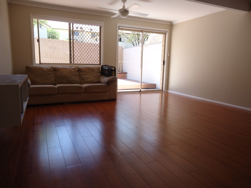 10/81 Olsen Avenue, Labrador QLD 4215