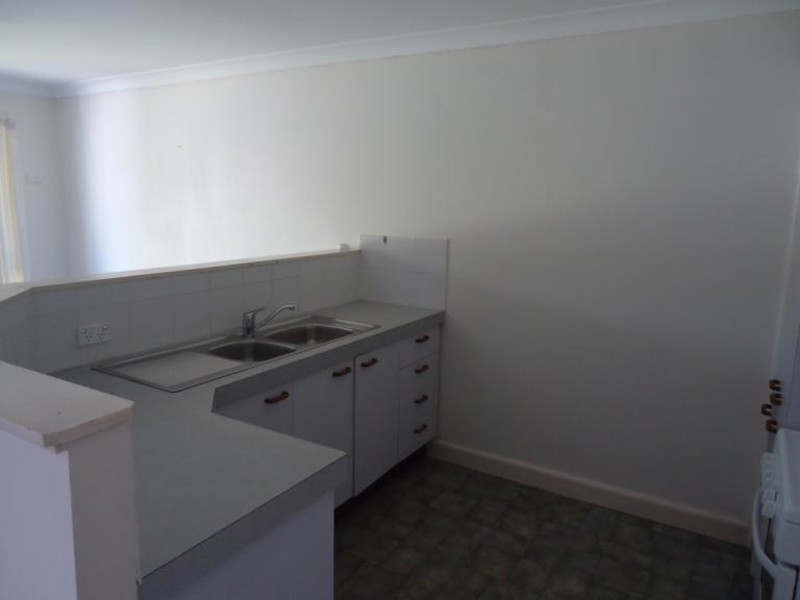 4/145 Central Street, Labrador QLD 4215