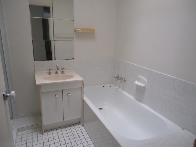 4/145 Central Street, Labrador QLD 4215