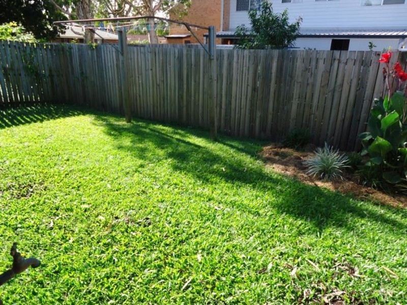 4/145 Central Street, Labrador QLD 4215