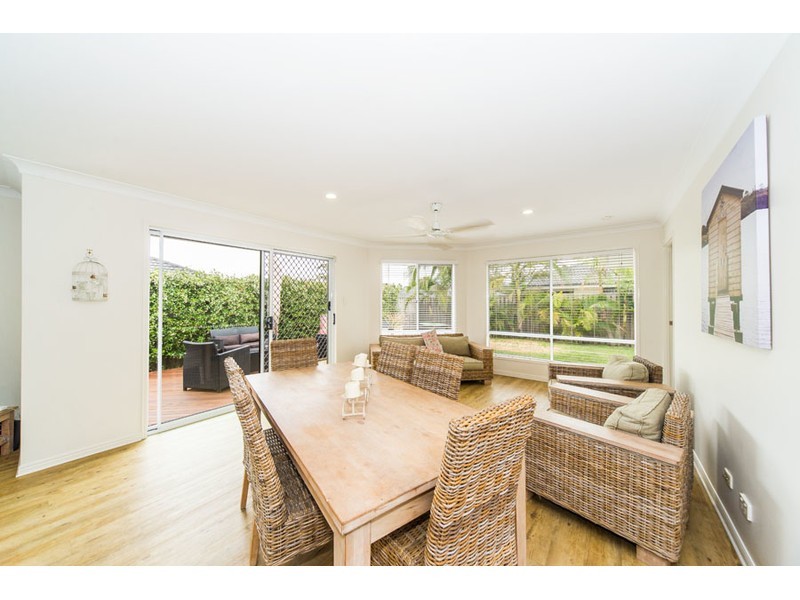 12 Starkey Street, Pacific Pines QLD 4211