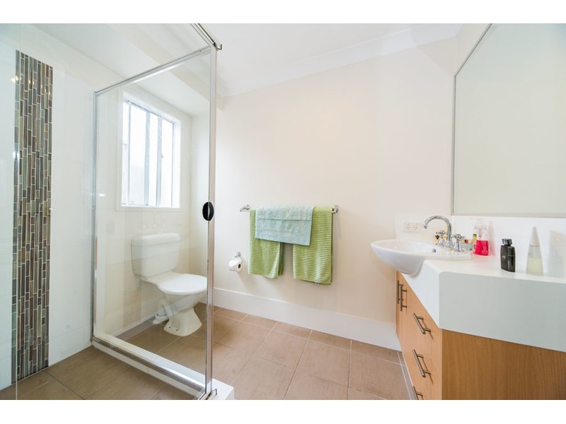 12 Starkey Street, Pacific Pines QLD 4211