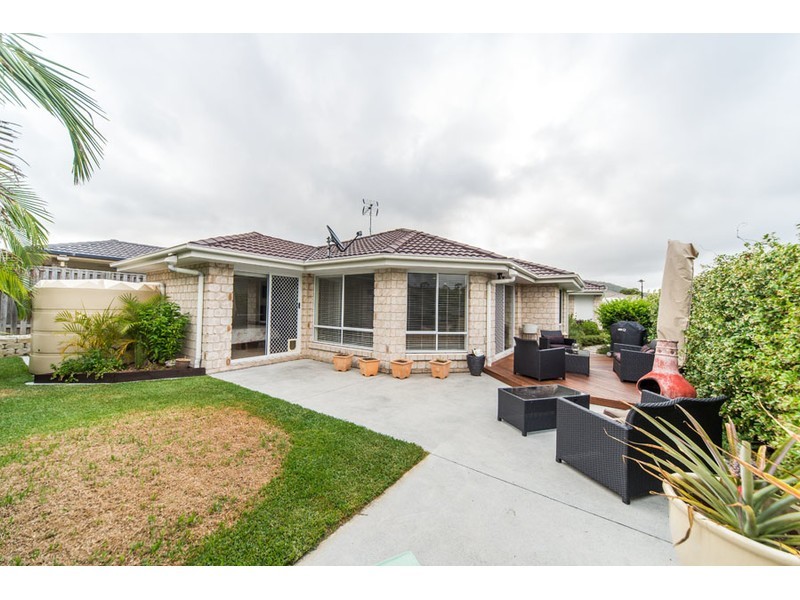 12 Starkey Street, Pacific Pines QLD 4211