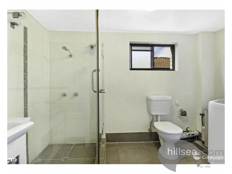 4/3 Ahern Street, Labrador QLD 4215