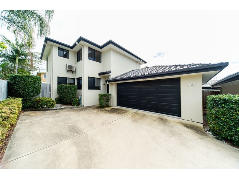 2/4 Wynflo Street, Labrador QLD 4215